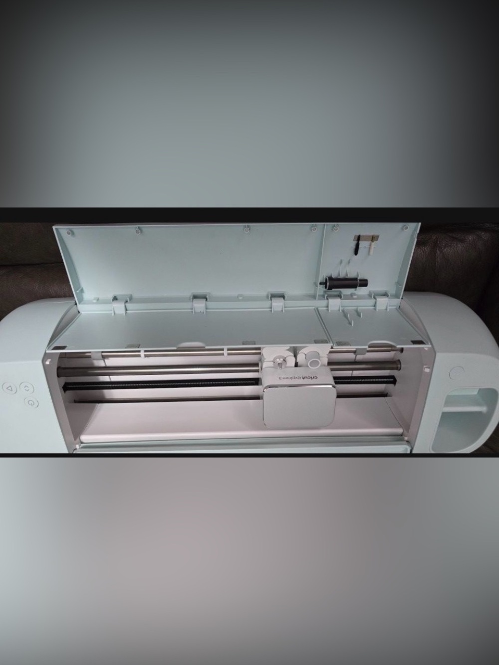 Cricut explorer 3 Bluetooth cutting machine in mint - Picture 2 of 5